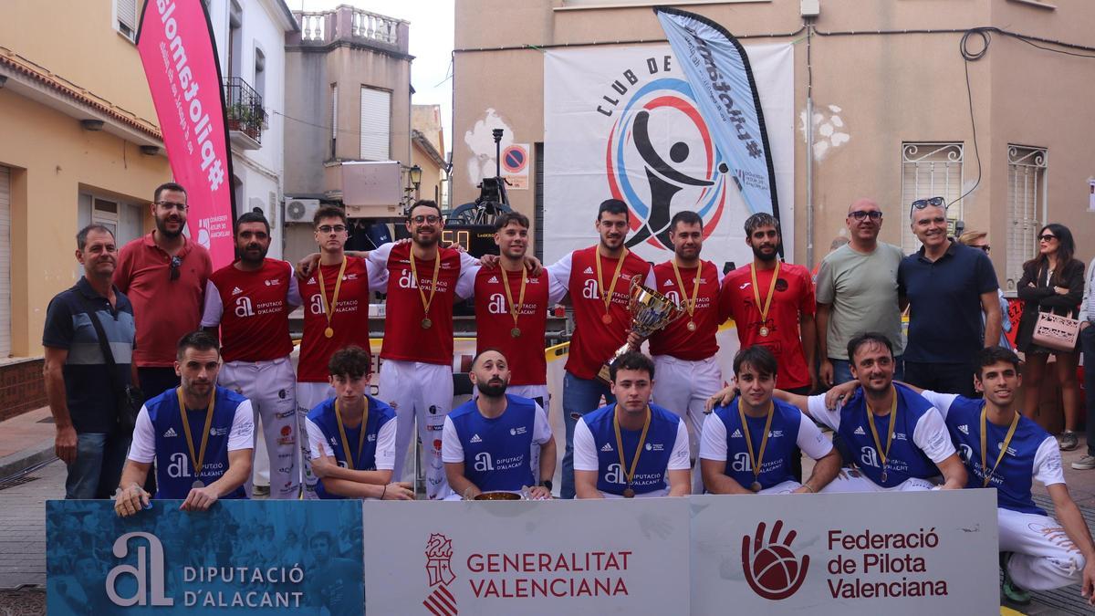 Campions i subcampions, al carrer Sant Antoni d'Orba.