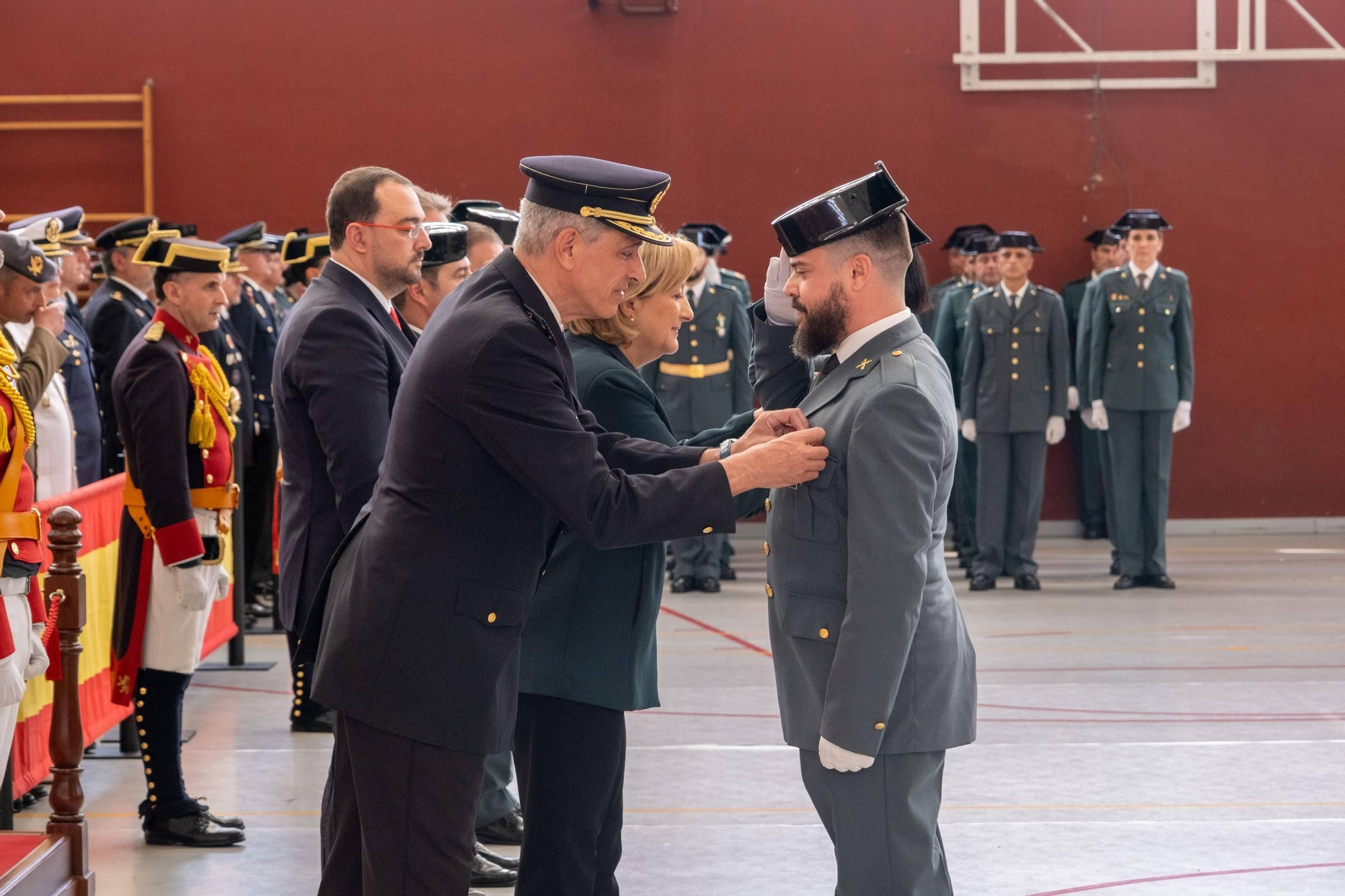 EN IMÁGENES: Así fueron los actos en Oviedo del 179 aniversario de la Guardia Civil