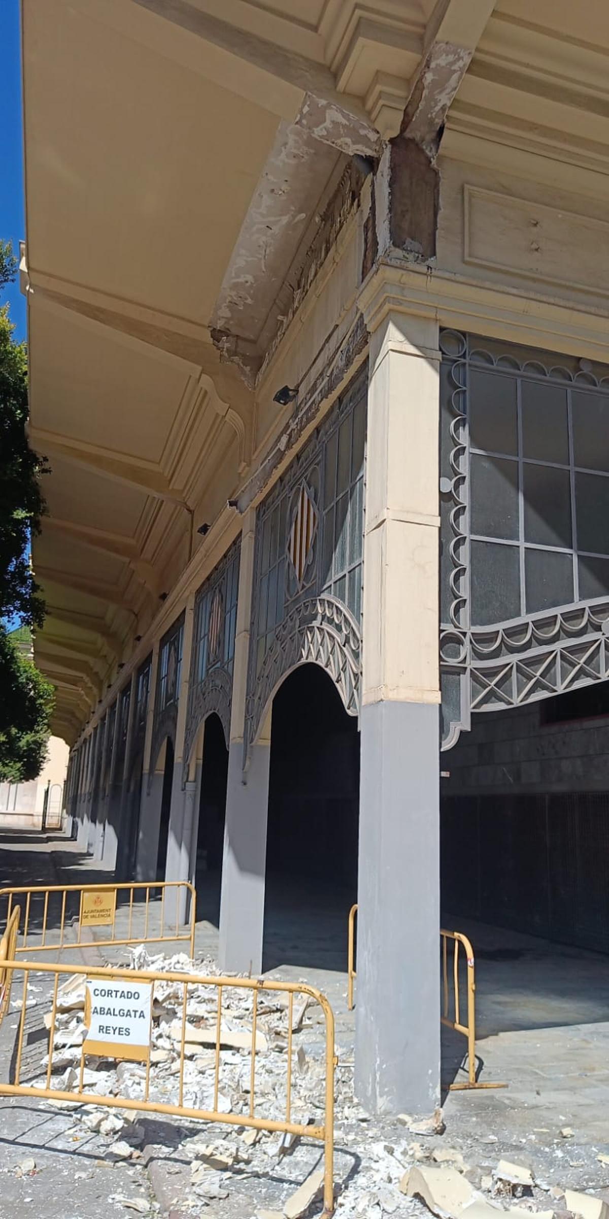 Detalle de los cascotes caídos.