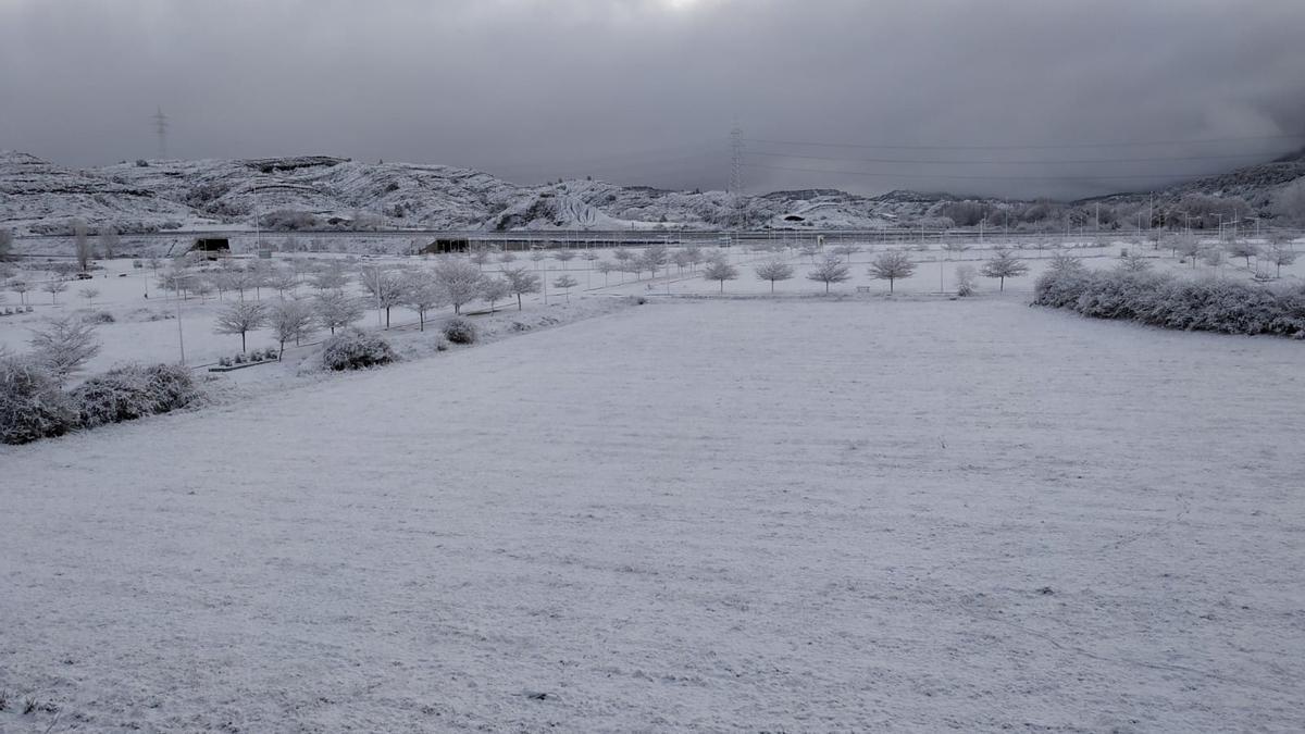 Los campos de los alrededores de Sabiñánigos llenos de nieve