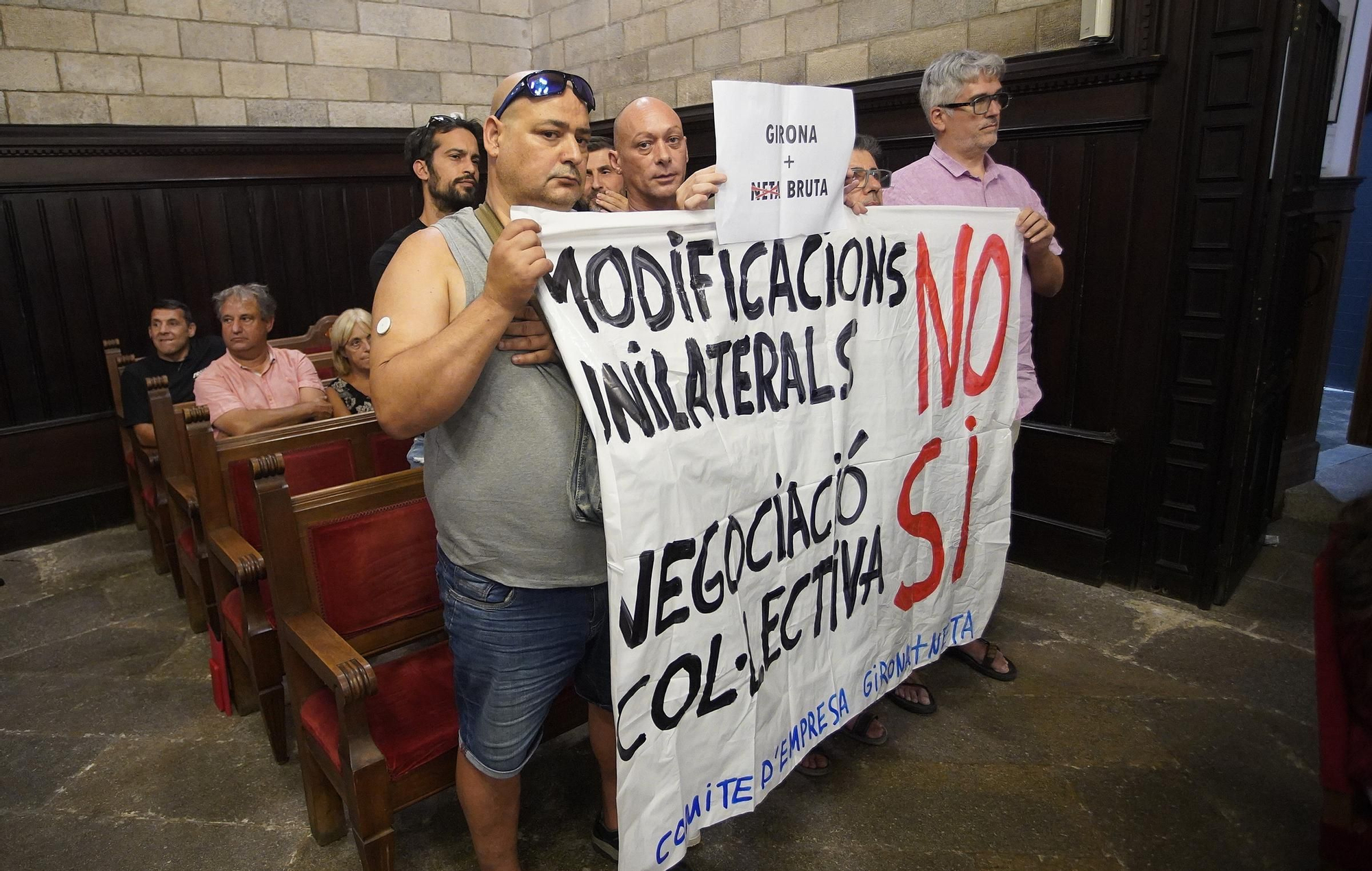 Les fotos del ple de Girona on s'ha aprovat la modificació del contracte de neteja