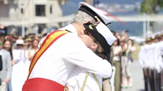 Leonor recibe de manos de Felipe VI la Gran Cruz del Mérito Naval en Marín