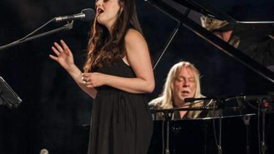 Rick Wakeman y Valentina Blanco en Elche