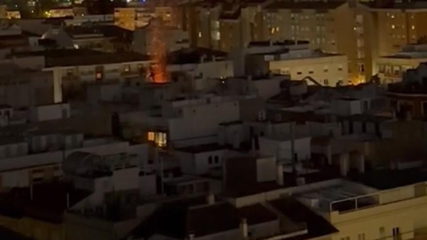 Arde una vivienda okupada en un piso situado en pleno centro de Murcia