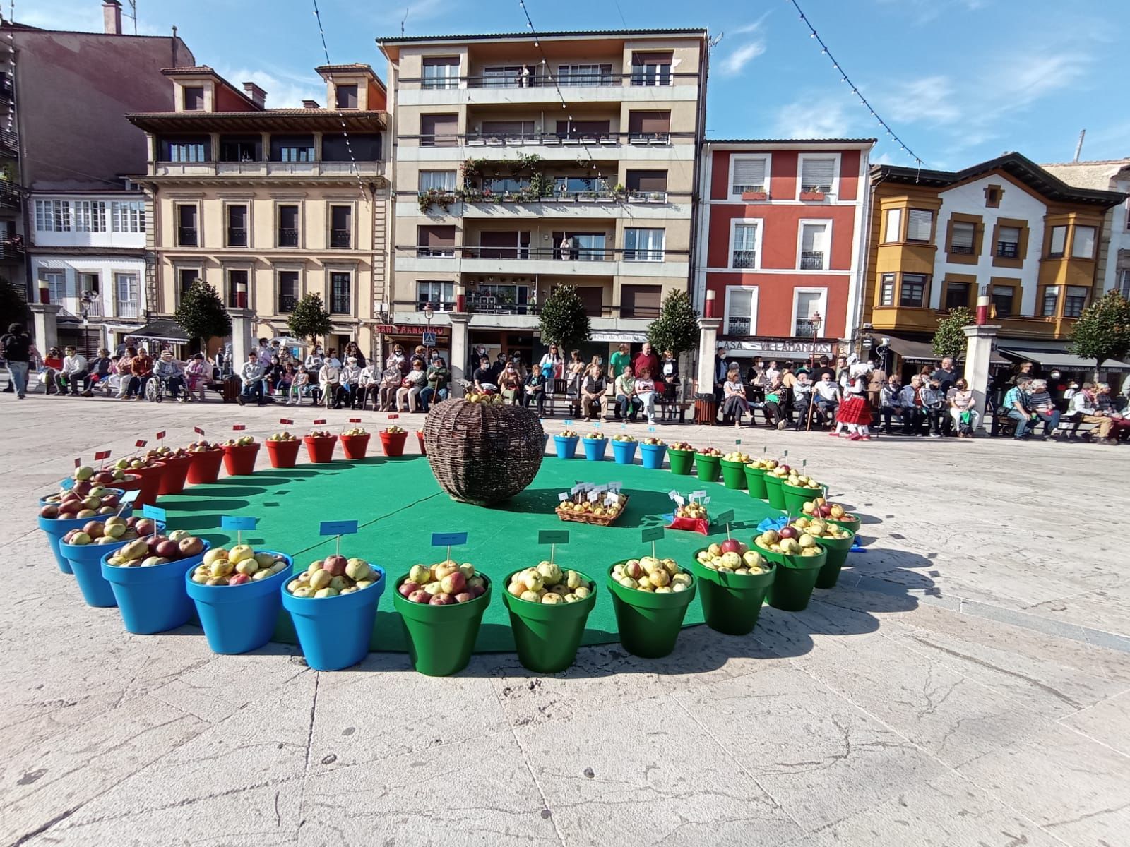 Villaviciosa descorcha "las fiestas de la normalidad" con el Festival de la Manzana