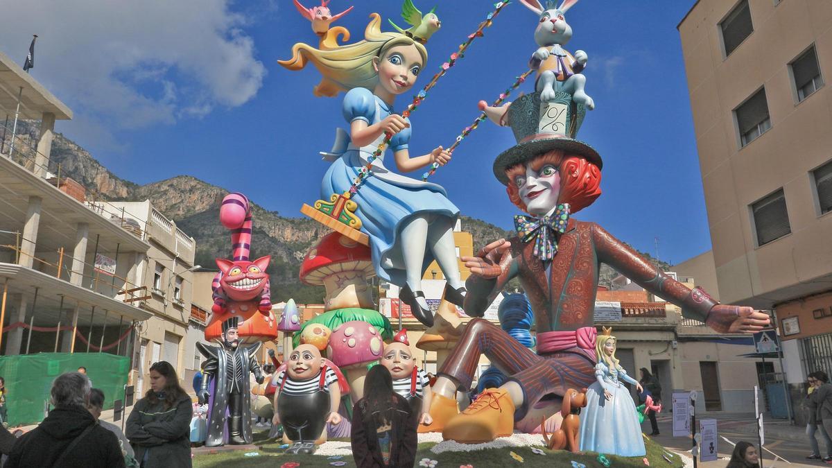 Uno de los monumentos de la falla La Dula de Tavernes