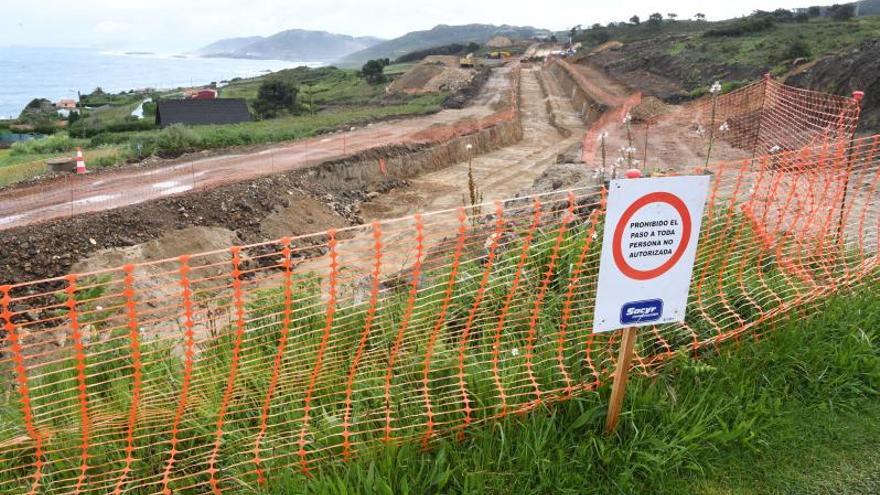 Obras por el poliducto. |  // CARLOS PARDELLAS