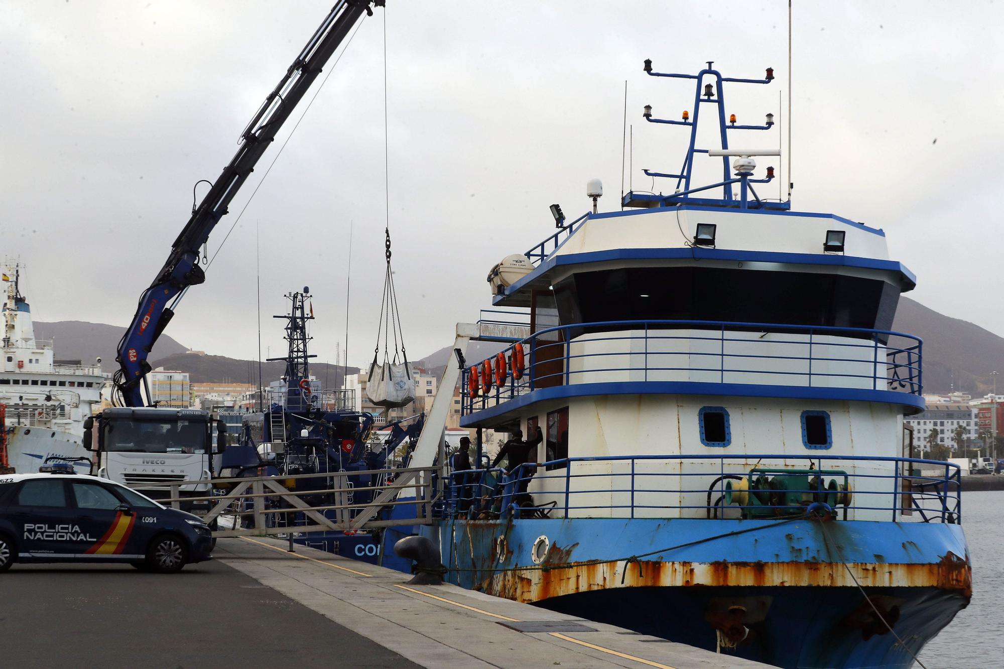 Interceptan un pesquero con 2.000 kilos de cocaína al Sur de Canarias