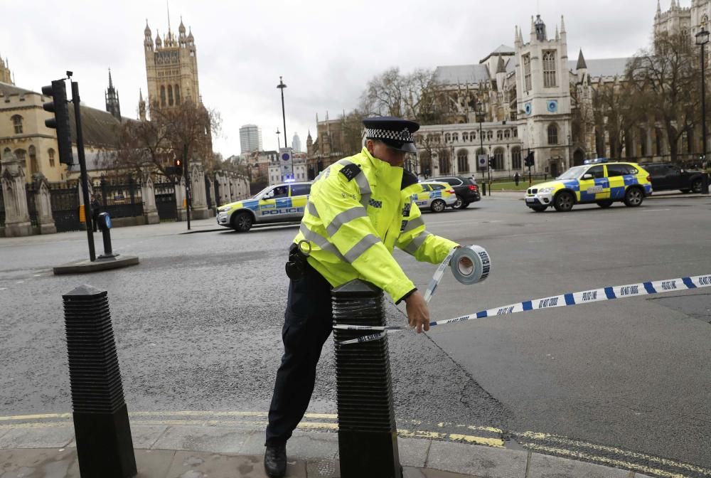 Atentado terrorista en las inmediaciones del Parlamento británico.