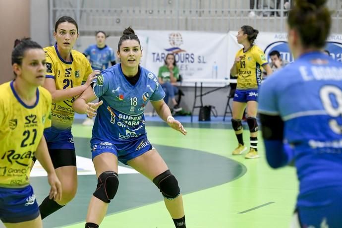 27-12-19 DEPORTES. PABELLON JUAN CARLOS HERNANDEZ. JINAMAR. TELDE. Partido de balonmano entre el Rocasa y el Bera Bera disputado en el Pabellon de deportes Juan Carlos Hernández en Jinamar.  Fotos: Juan Castro.  | 27/12/2019 | Fotógrafo: Juan Carlos Castro