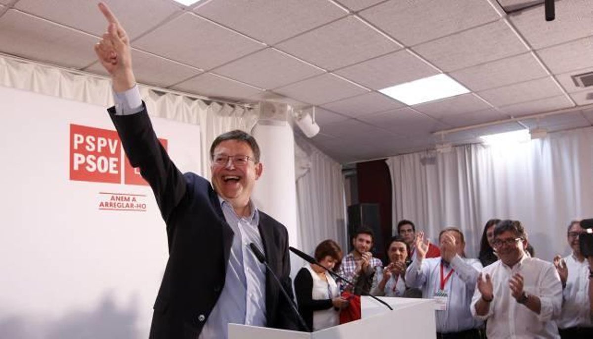 El líder del PSPV, Ximo Puig, celebra los resultados de ayer