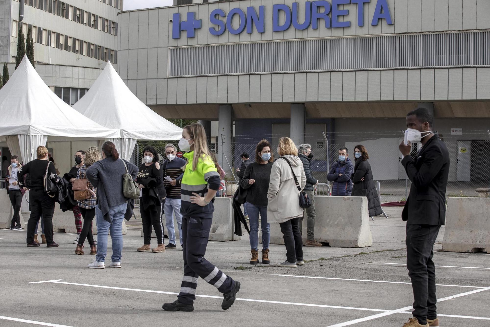 Las 10 nuevas líneas de Son Dureta permitirán vacunar a 3.500 personas cada día