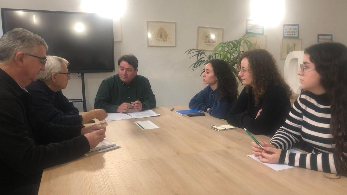 Tres estudiantes de máster la UV realizarán un estudio sobre los comercios y negocios en los pueblos afectados por la DANA