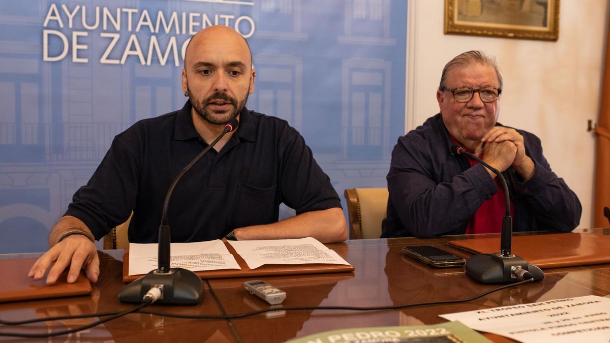 El concejal de Deportes, Manuel Alonso, y el delegado provincial de Tiro, José Hernández
