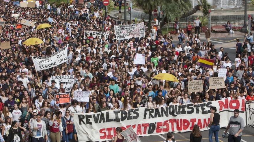 Manifestación en Valencia contra las reválidas de la Lomce.
