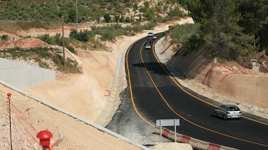 El acceso incuye la construcción de una rotonda con pasos inferiores sobre los que discurrirá la autovía