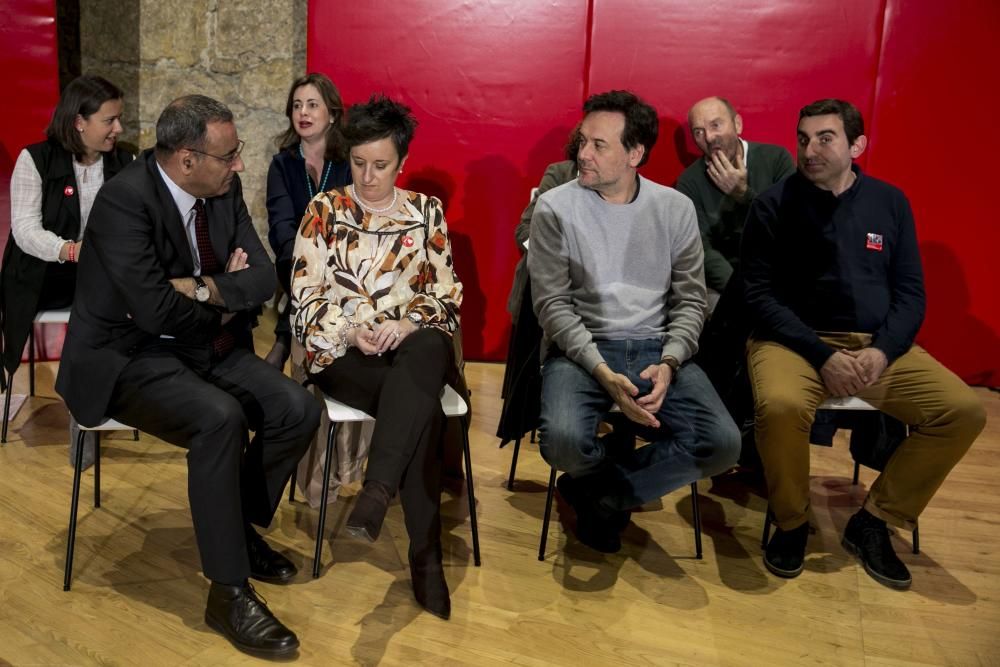 Mitin del PSOE y paseo de Carmen Calvo por Oviedo