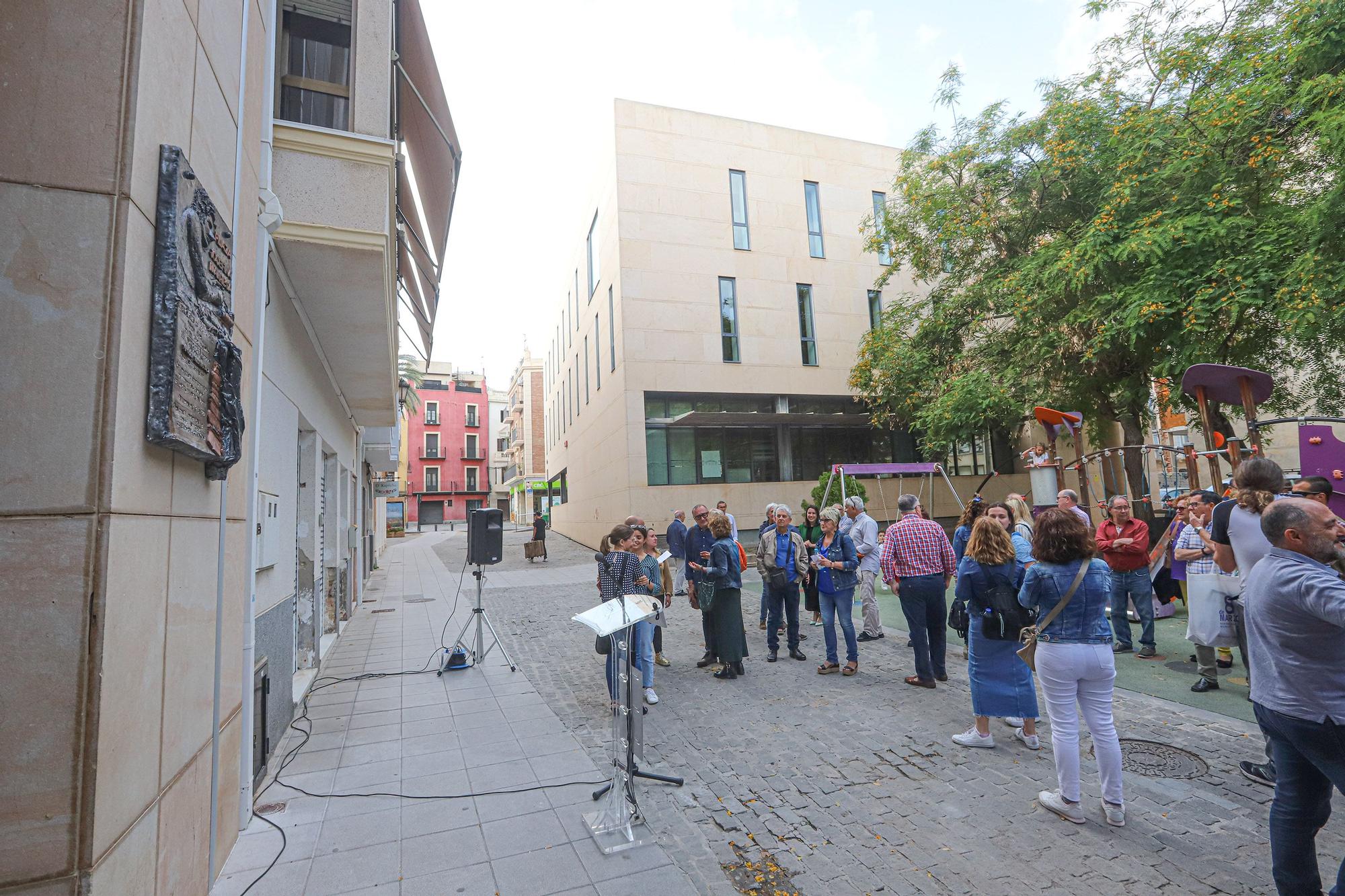 Orihuela le dedica una plaza en homenaje a Josefina Manresa