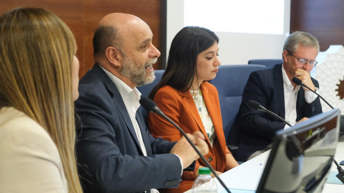 En el centro de la imagen, Tomás Mayoral y Patricia Ruiz, flanqueados por Estela Saquete y Patricio Martínez.