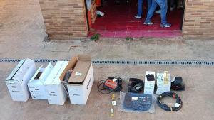 Imagen del material recuperado por Mossos