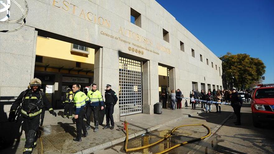 Un fuego obliga a desalojar y cerrar dos horas la estación de autobuses