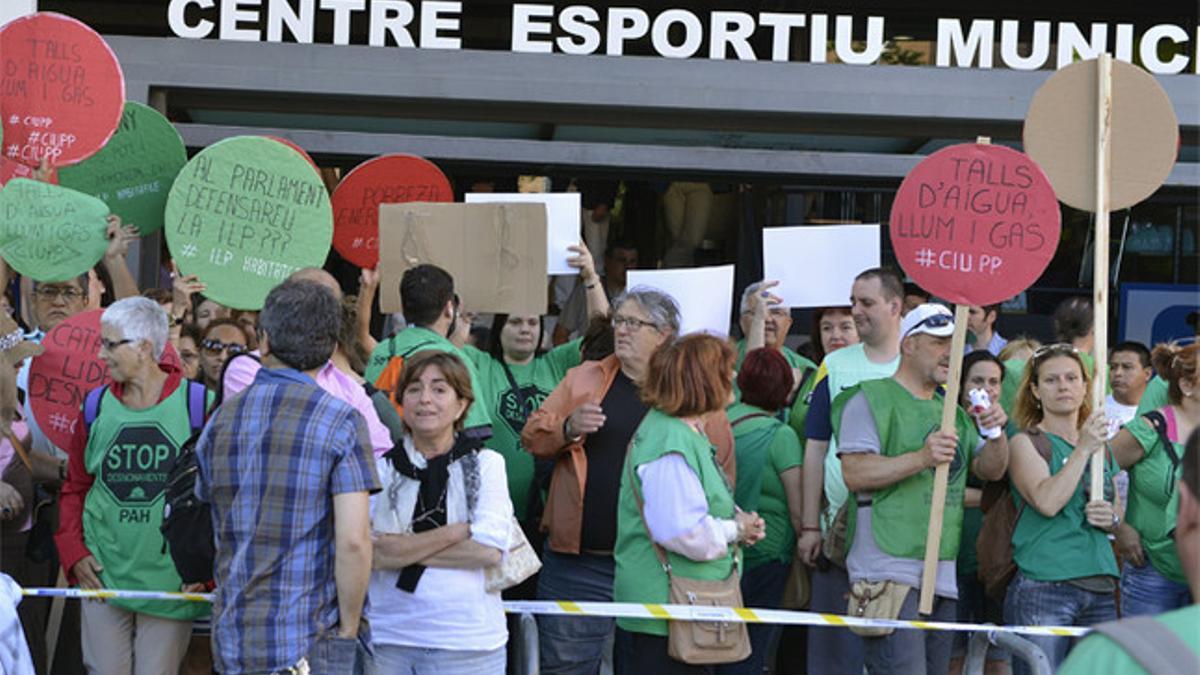 El escrache de la PAH a Mariano Rajoy en el pabellón Nova Icària