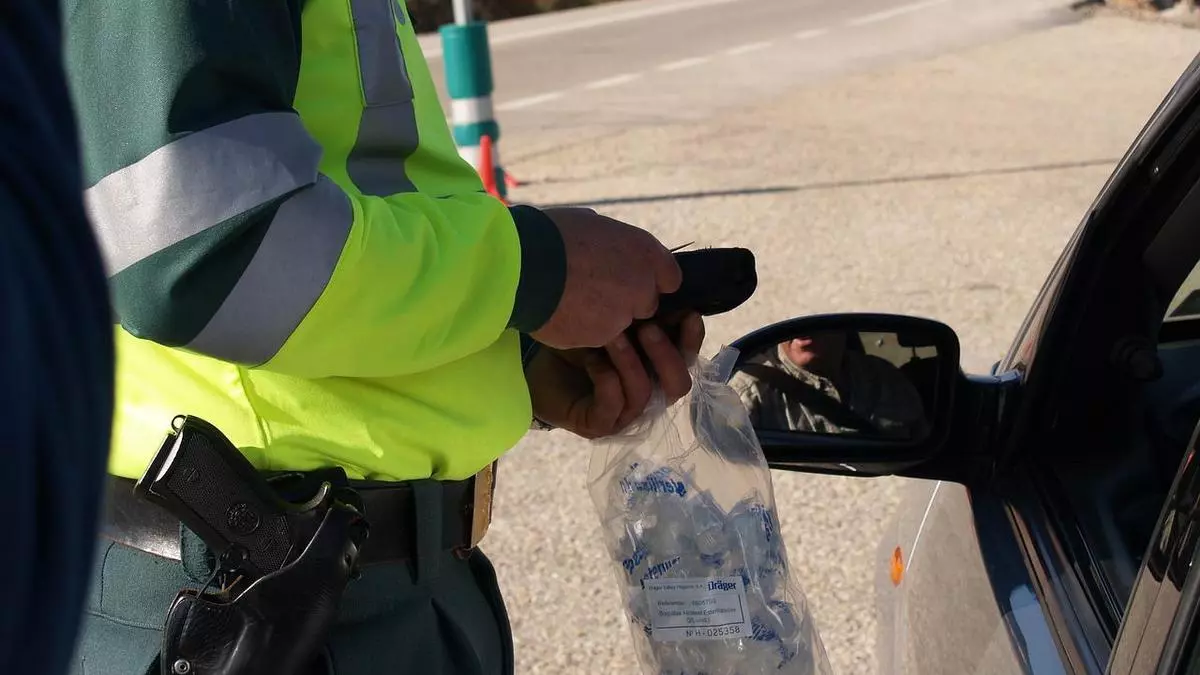 La DGT advierte: estos trucos para el alcoholímetro ya no cuelan