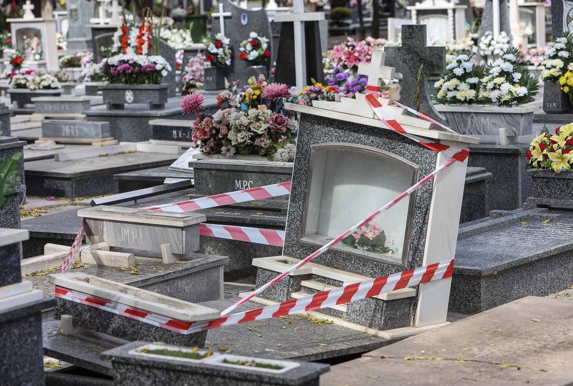 Cementerio de Alicante el día de Todos los Santos