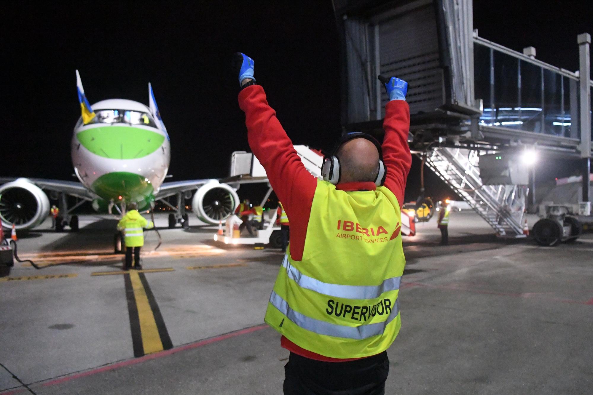 Binter estrena su vuelo directo entre A Coruña y Canarias