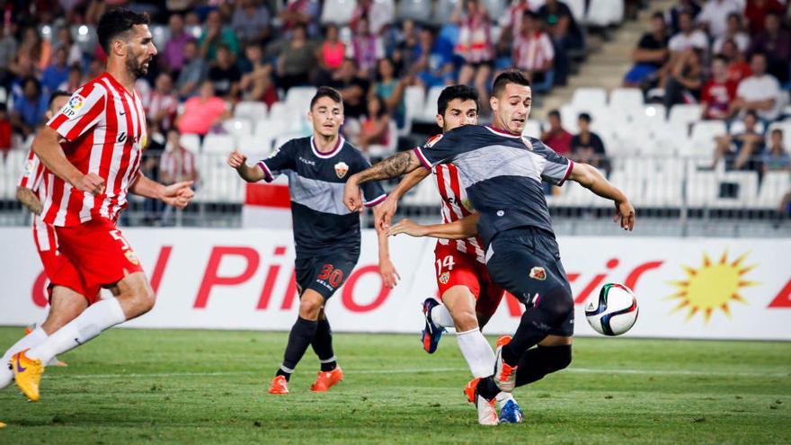 Liberto, junto a Sergio León, en el partido de Copa ante el Almería en el que debutó como franjiverde