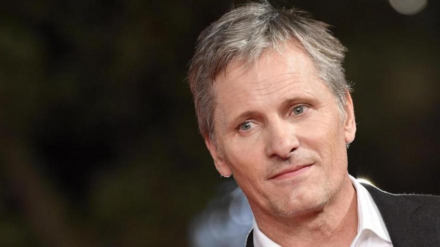 Viggo Mortensen se hace socio de Òmnium Cultural