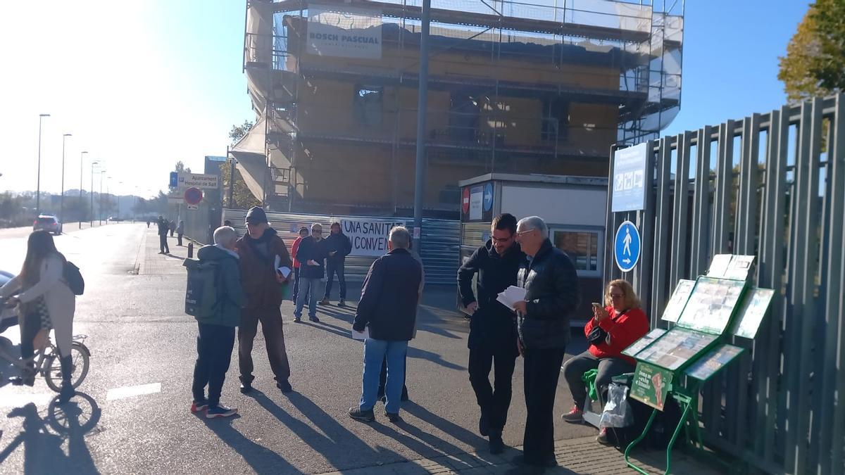 Trobada de pensionistes amb representants de la Mesa, dijous a l'hospital Santa Caterina de Salt.