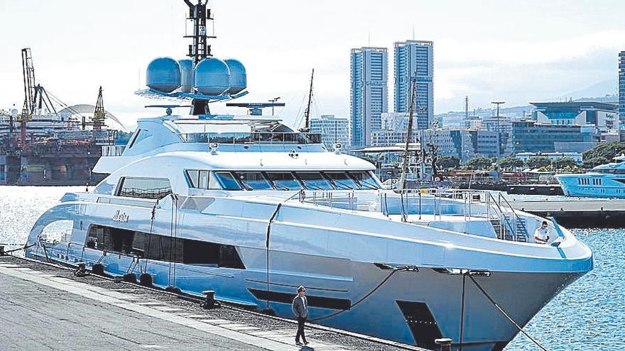 Yates de lujo en el puerto de Santa Cruz de Tenerife