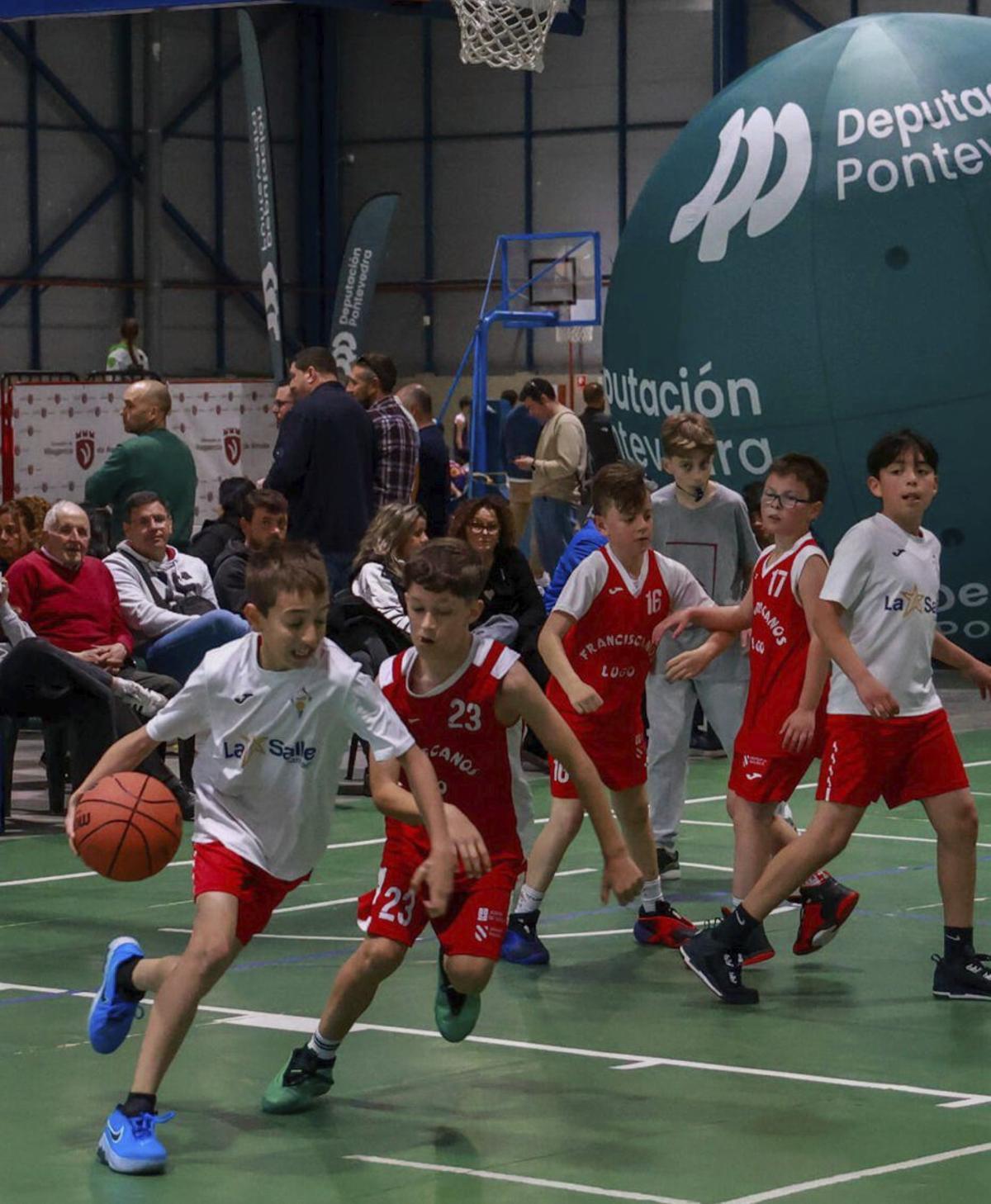 La Vilagarcía Basket Cup reúne a más de 1.500 jugadores. | IÑAKI ABELLA