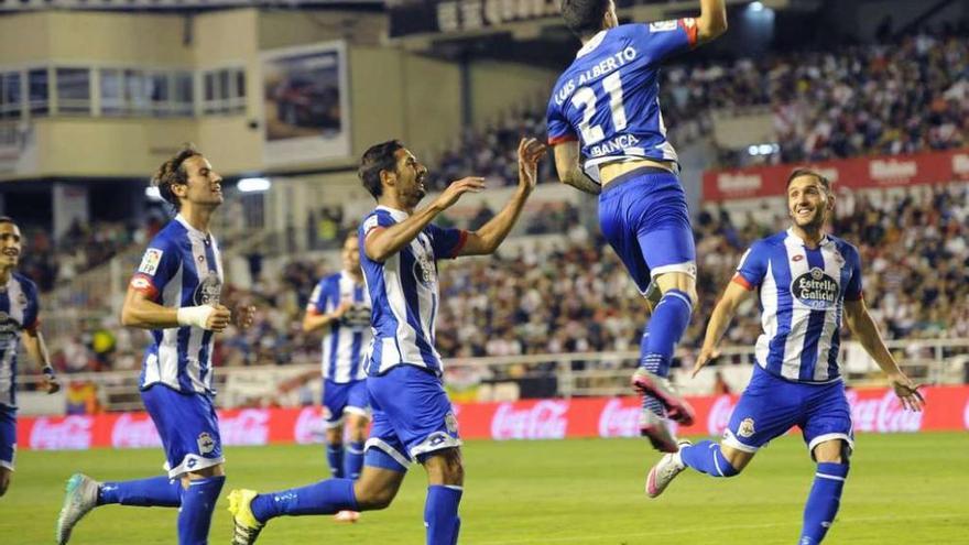 Luis Alberto celebra el gol que marcó al Rayo Vallecano junto a Lucas Pérez, Borges y Pedro Mosquera.