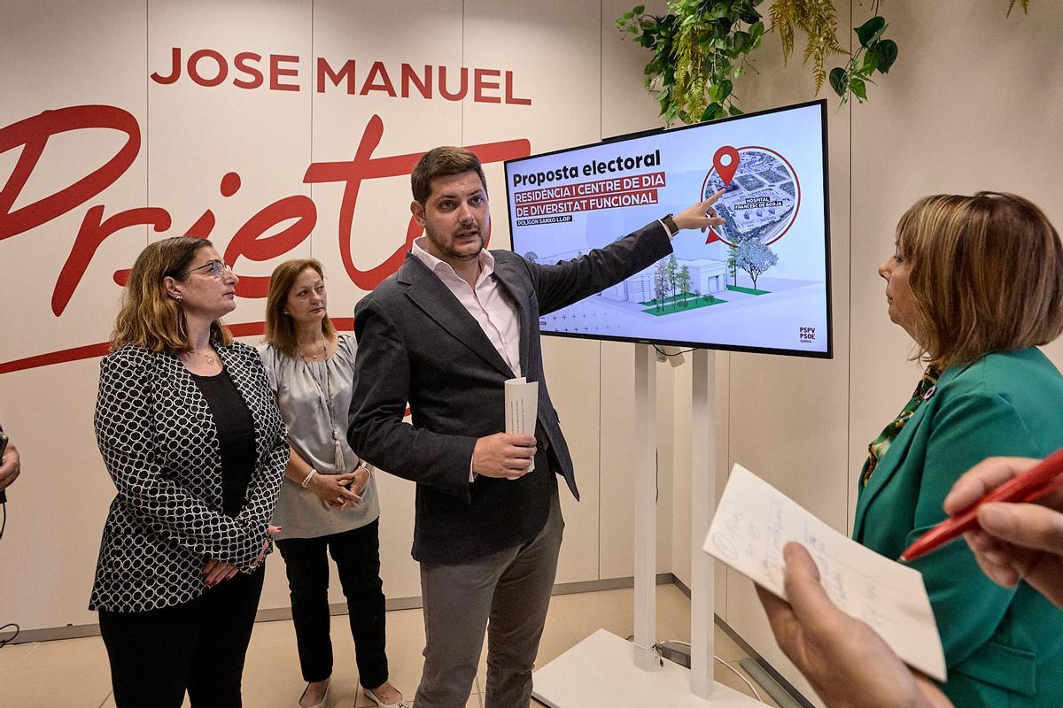Inma Rodríguez, Maribel Codina, José Manuel Prieto y Liduvina Gil, al presentar el proyecto.