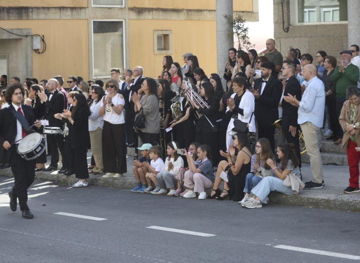 Meaño conserva  uno de los pocos festivales de bandas al aire libre de Galicia | NOÉ PARGA