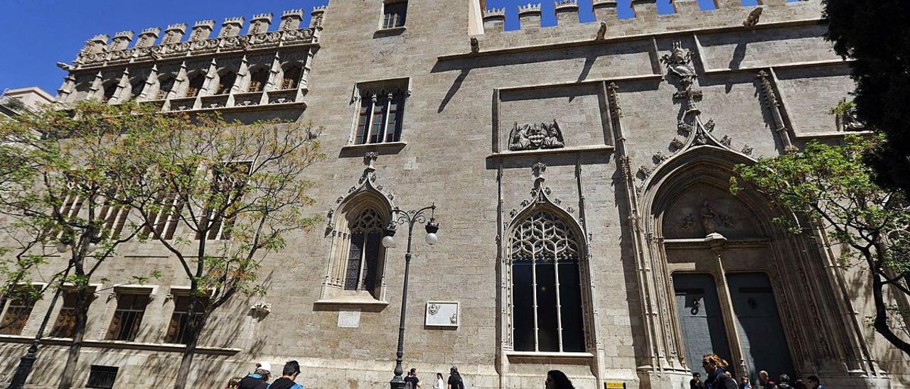 El Ayuntamiento de València programa conciertos, charlas, actividades escolares y anuncia la restauración del artesonado de la Cambra Daurada