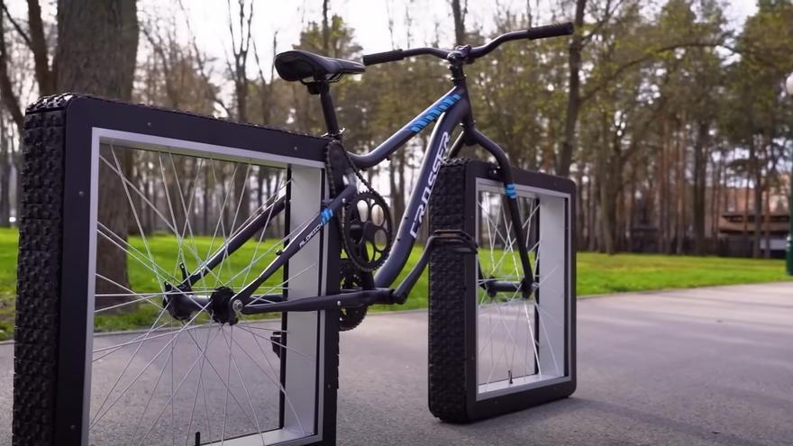 Inventan la bicicleta con ruedas cuadradas (y funciona)