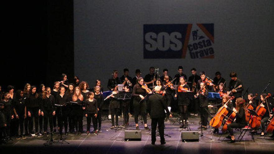 L&#039;actuació de Escola de Música de Torroella a l&#039;acte de SOS Costa Brava.