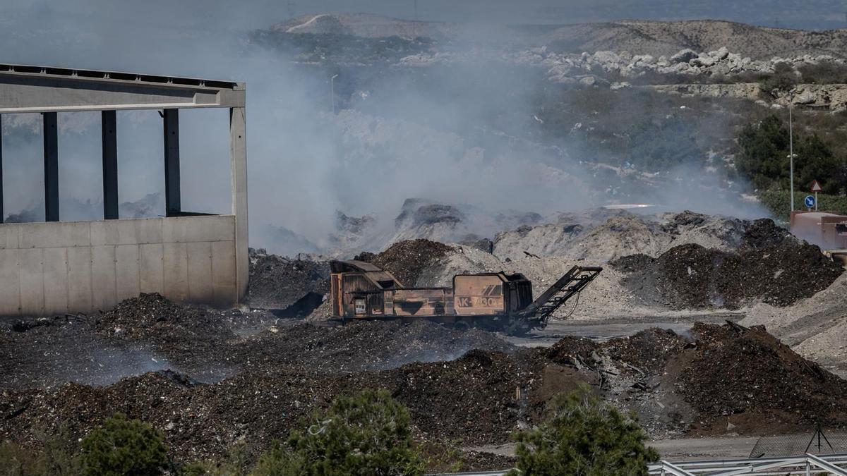 Imágenes del estado del incendio sofocado en el PTR de Zaragoza