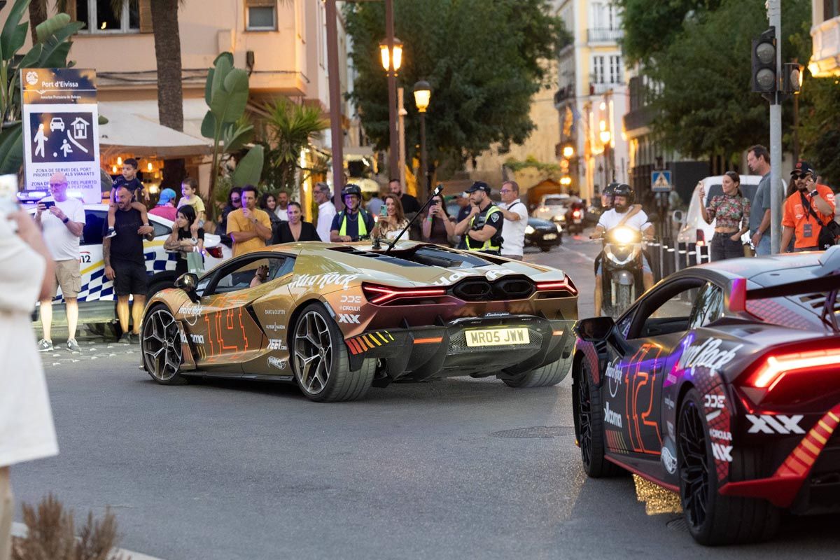 Todas las imágenes de los superdeportivos Gumball 3000 en Ibiza