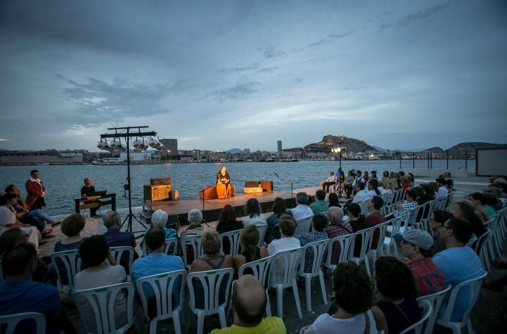 El puerto acoge la obra "Mar de Almendros"