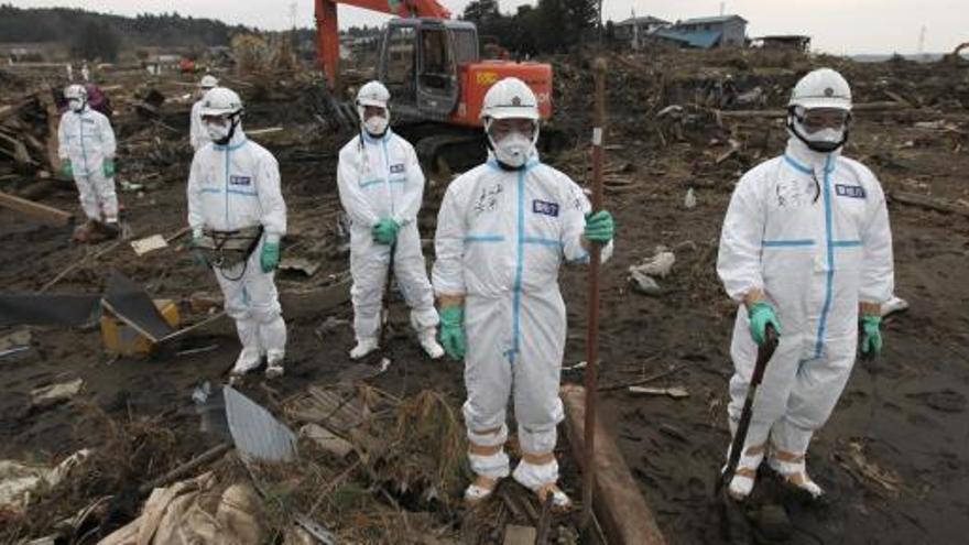 Trabajadores de la central nuclear de Fukushima.