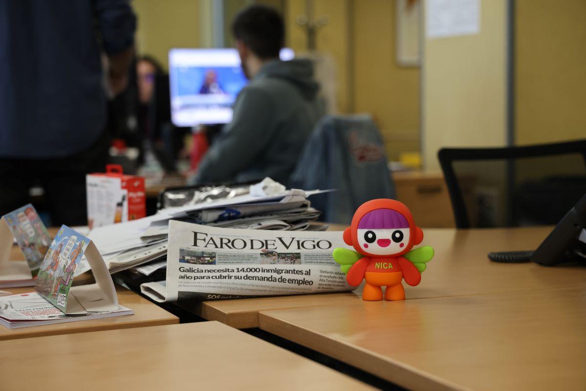 Vigo recibe a Nica, la muñeca que recorre España por los niños con enfermedades raras.