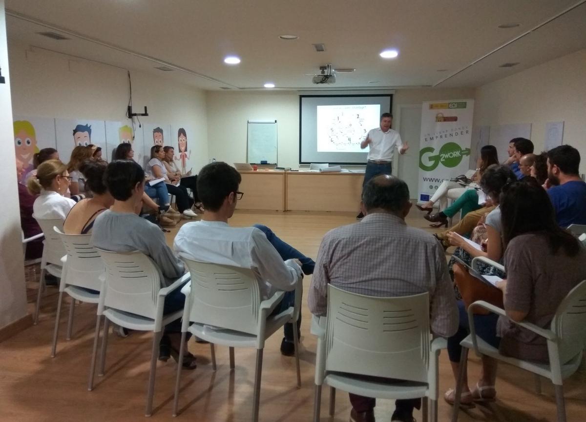 Imagen de archivo de una sesión de Coworking EOI en Extremadura.