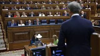 Feijóo dice a Sánchez que la "única" carta que se espera de él es la de dimisión