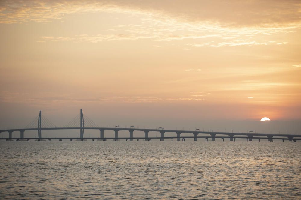 La Xina inaugura el pont marítim més llarg del món