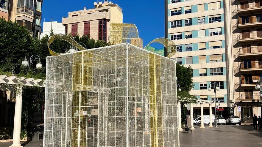 Alzira enciende las luces de Navidad para que coincidan con el Black Friday