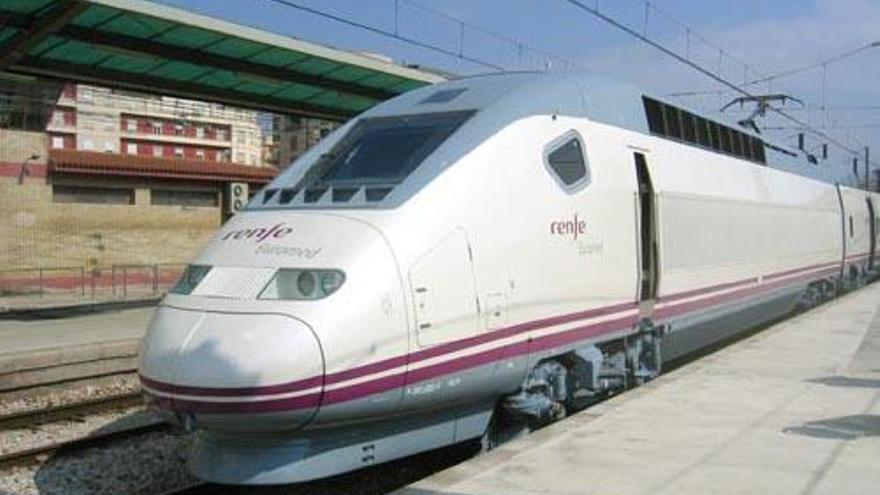 Vientos de 100 km/h cortan el tráfico de cinco trenes entre la C. Valenciana y Barcelona